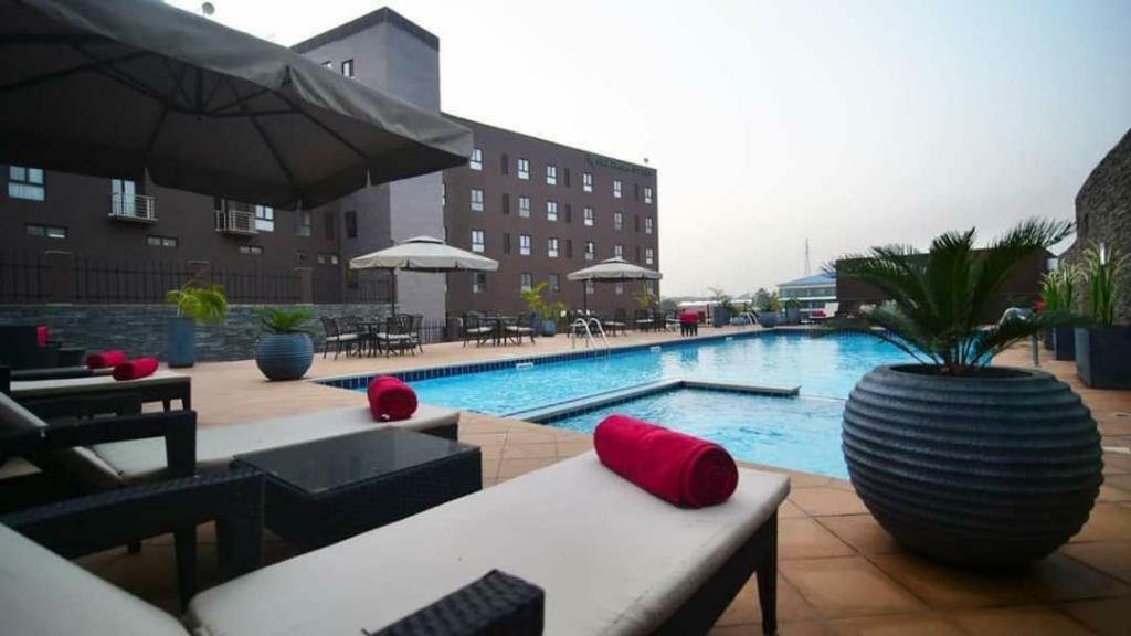 Oak Plaza Suites Kumasi Exterior photo